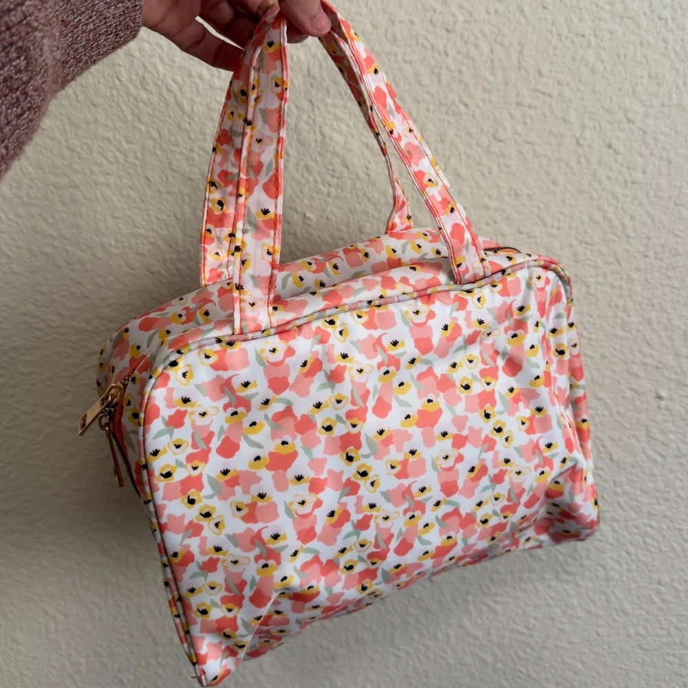 Travel make up bag.